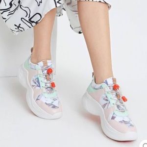 UIN Footwear Shadowy Lily Palma Women’s sneakers size 9.5